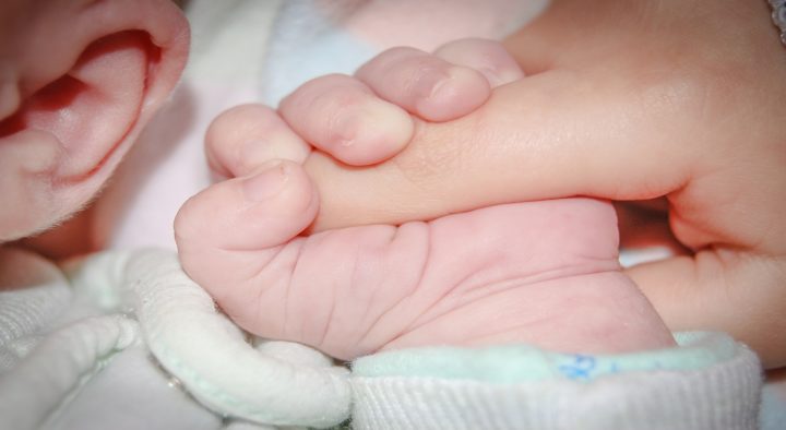 Education précoce : suivi orthophonique de l’enfant sourd avant 3 ans
